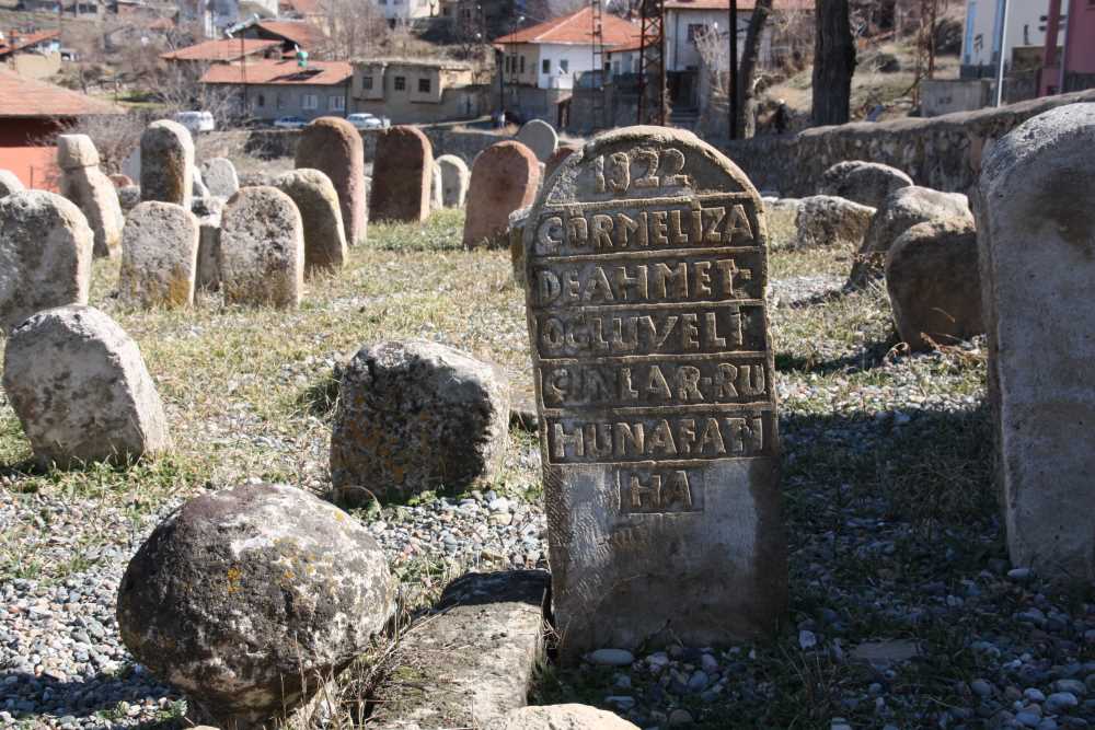 Divriği’de mezarlık krizi!