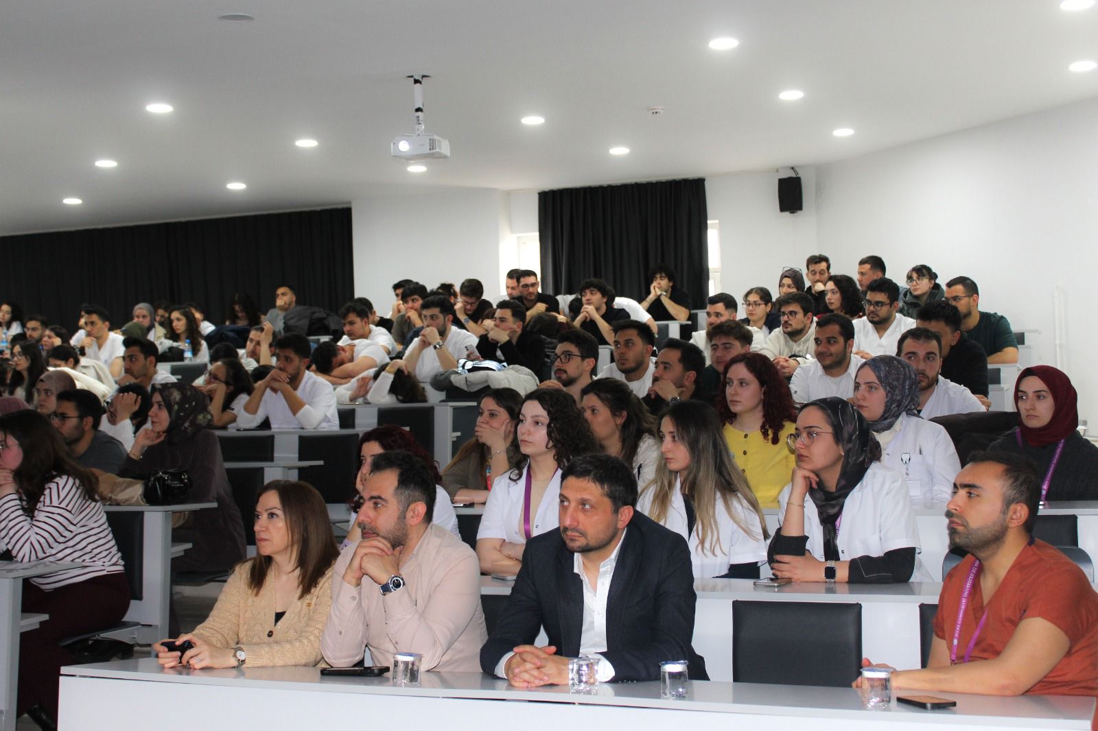 SCÜ’de dijital diş  hekimliği anlatıldı