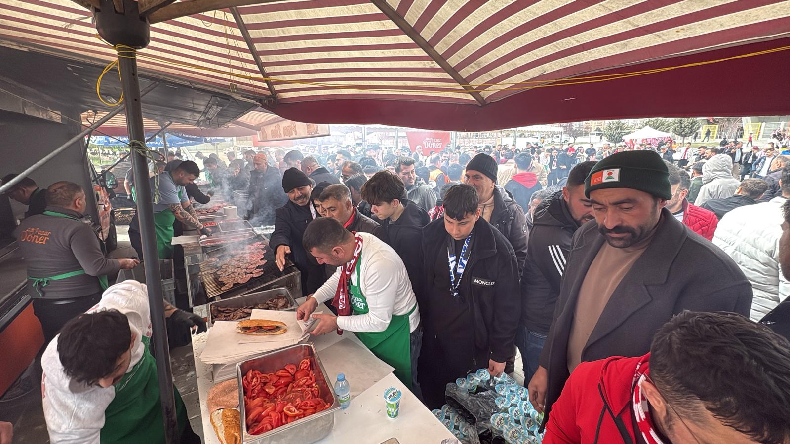 Akif Usta'dan kritik maç öncesi anlamlı jest