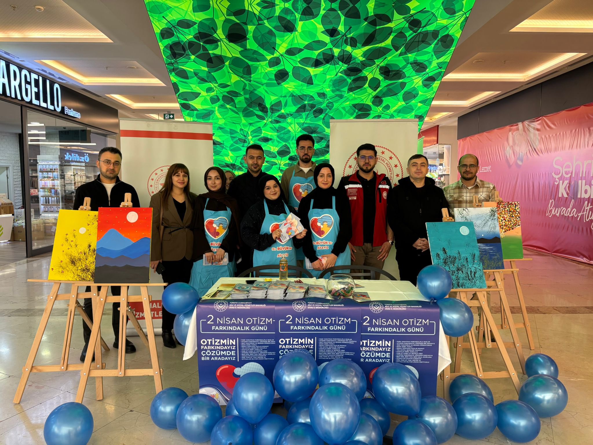 Sivas'ta AVM'de "Otizm Farkındalık" etkinliği düzenlendi