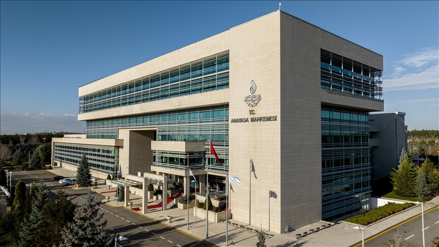 AYM belediyelerin köye dönüştürülmesini Anayasa'ya uygun bulundu