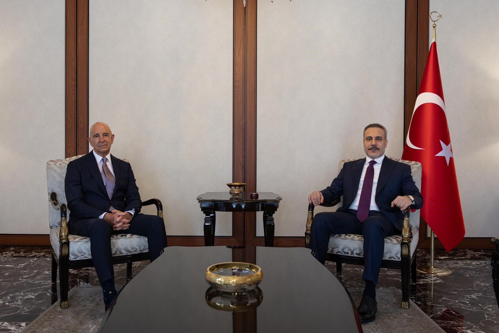 Bakan Fidan ABD'nin Suriye Özel Temsilcisi Barrack'ı kabul etti