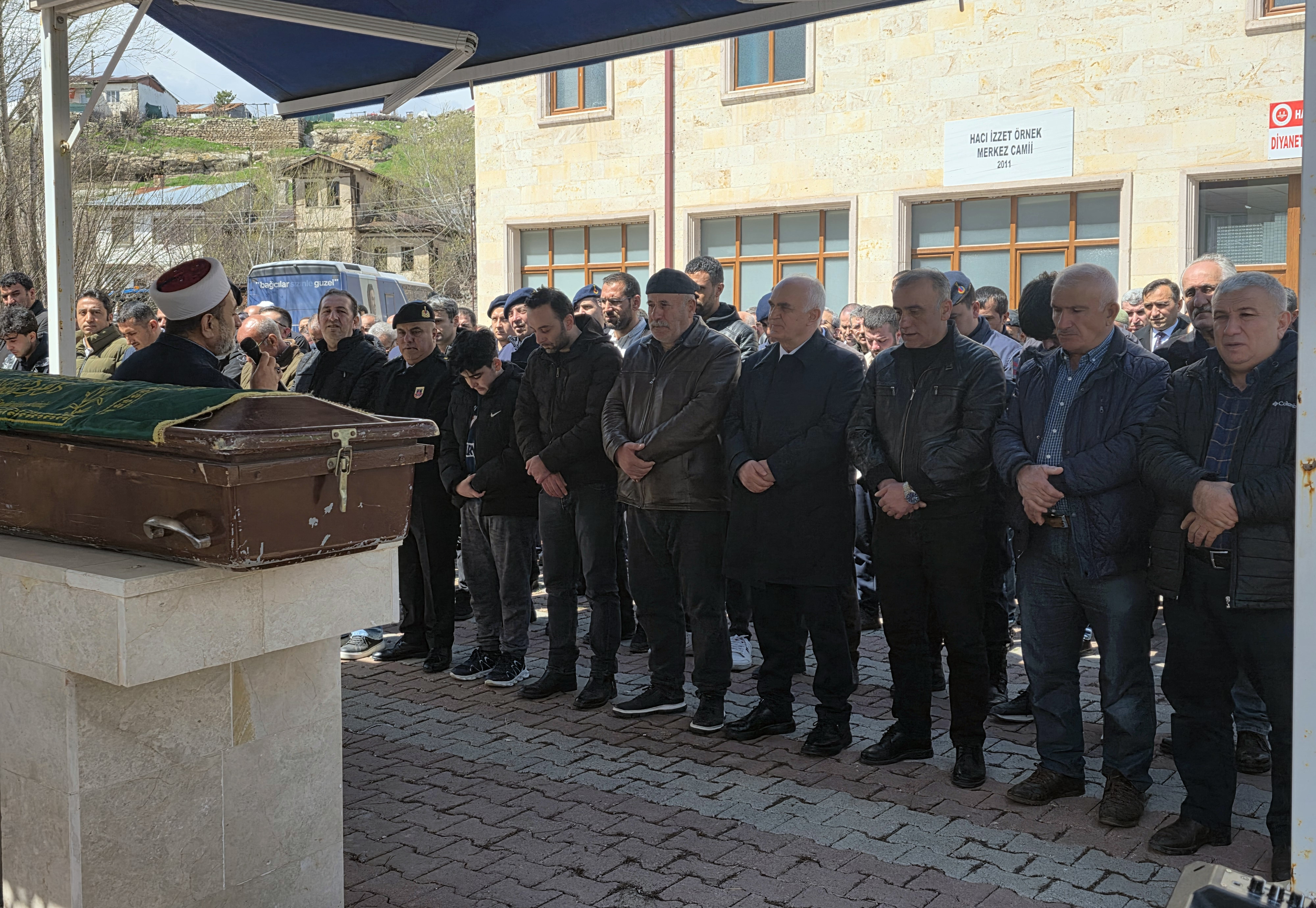 Sivas'ta vefat eden şehit babası Çelik son yolculuğuna uğurlandı