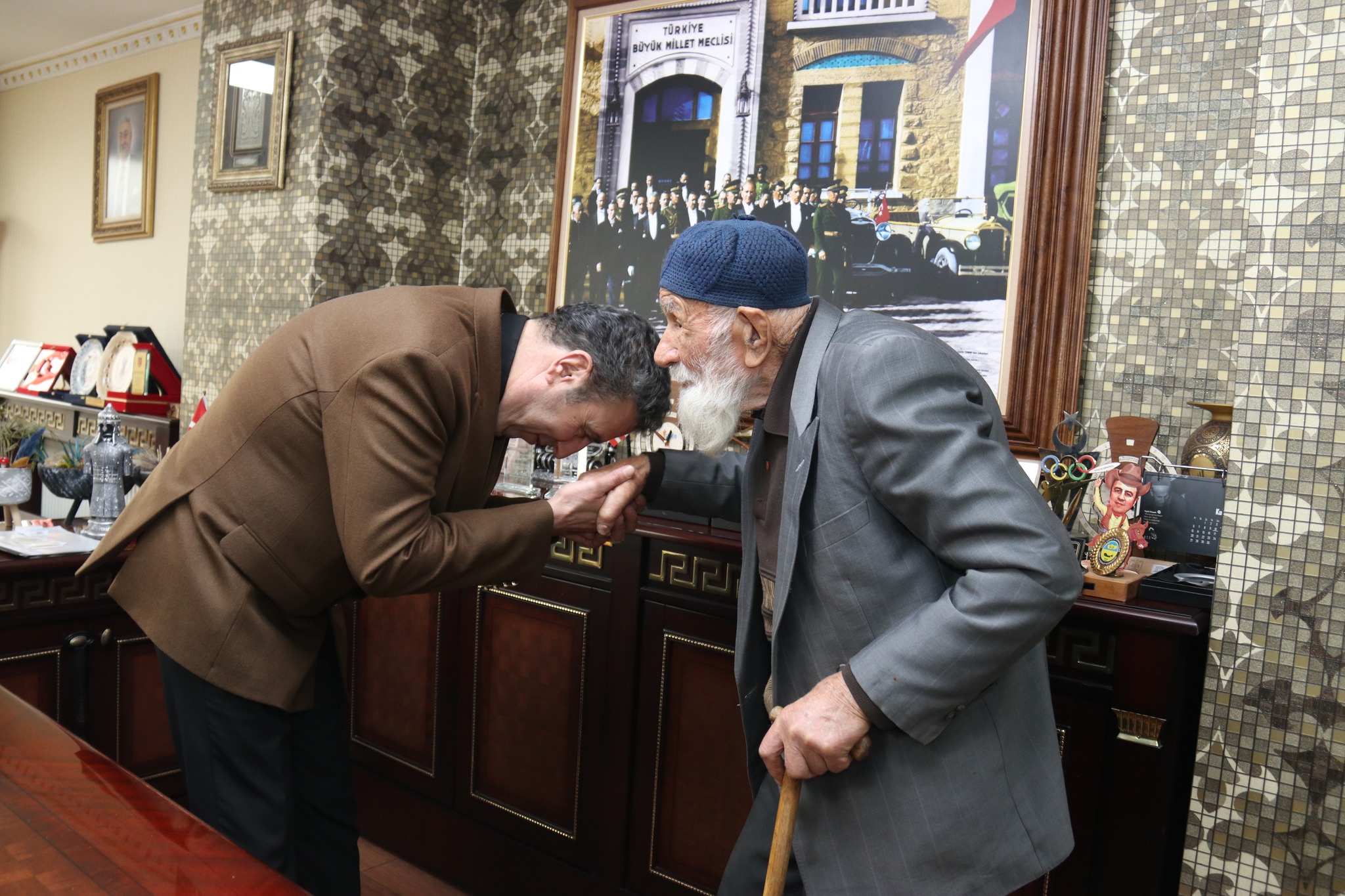 Asırlık çınardan Demirgil'e ziyaret