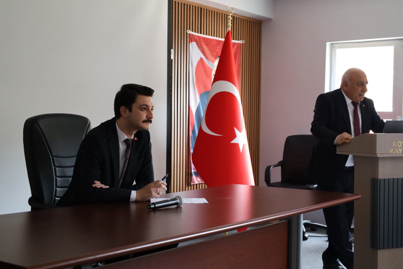 Koyulhisar'da muhtarlar toplantısı: İlçedeki çalışmalar masaya yatırıldı