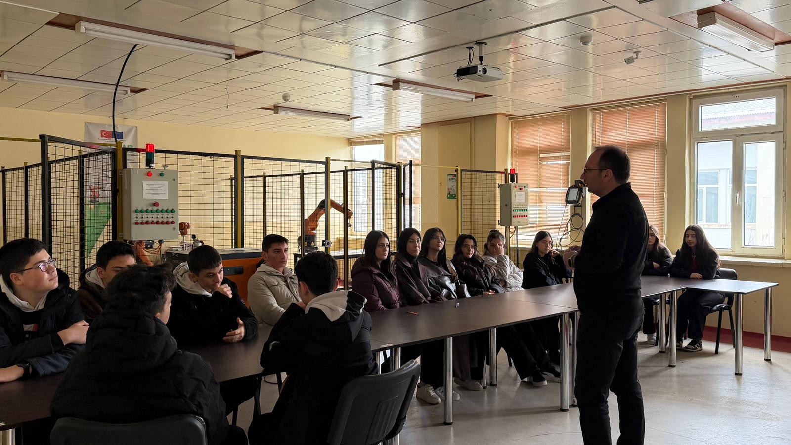 Genç bilişimciler üniversiteyi keşfetti!