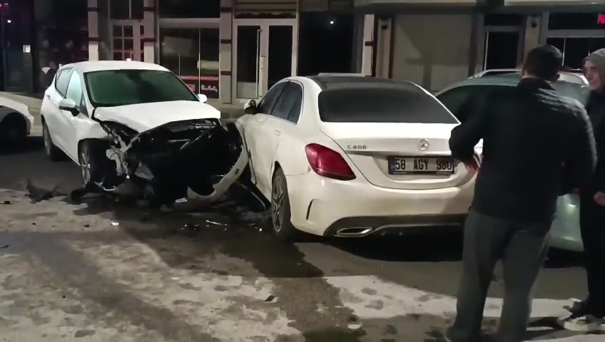 Sivas'ta polisin ‘dur’ ihtarına uymayan sürücüye 446 bin lira ceza