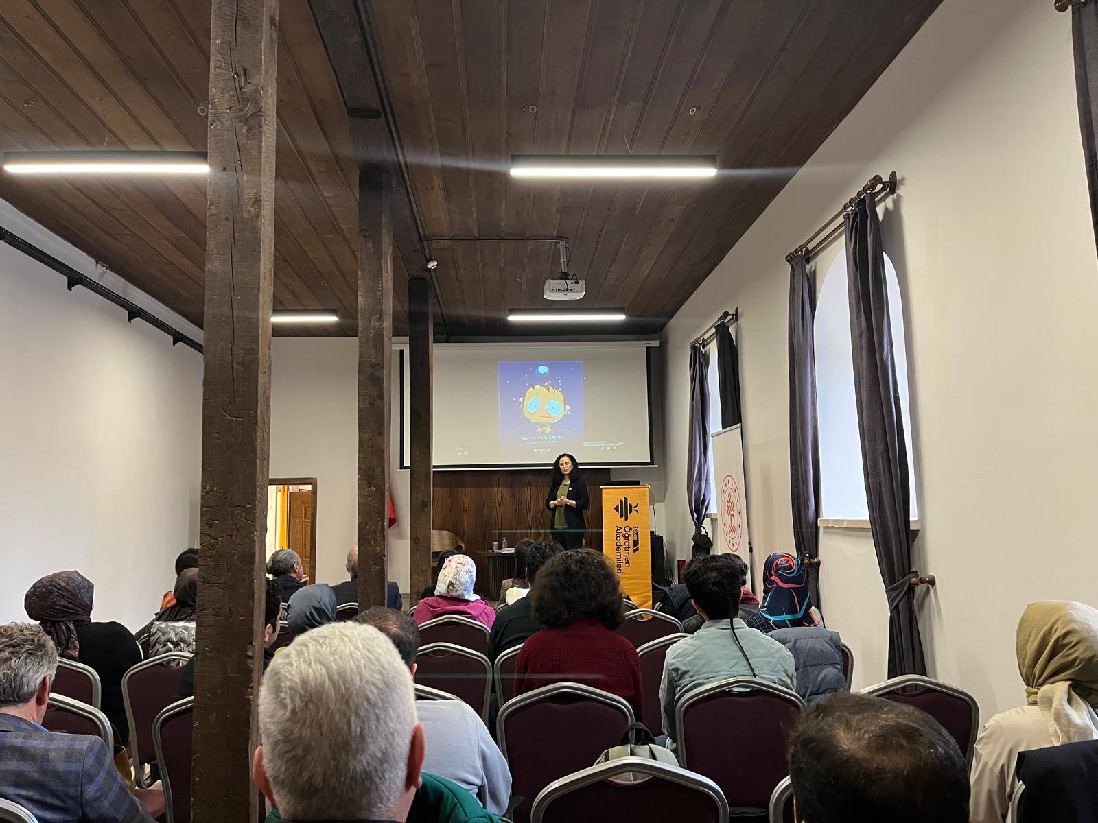 Edebiyat Akademisi’nde çocuk edebiyatı söyleşisi