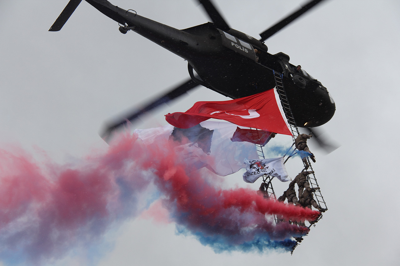 Sivas’ta Polis Haftası kutlamalarında "Üzüm Salkımı" gösterisi nefes kesti
