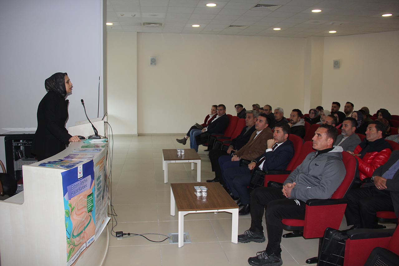 Zara'da "Kanserde erken teşhis ve kanserden korunma" konulu konferans düzenlendi