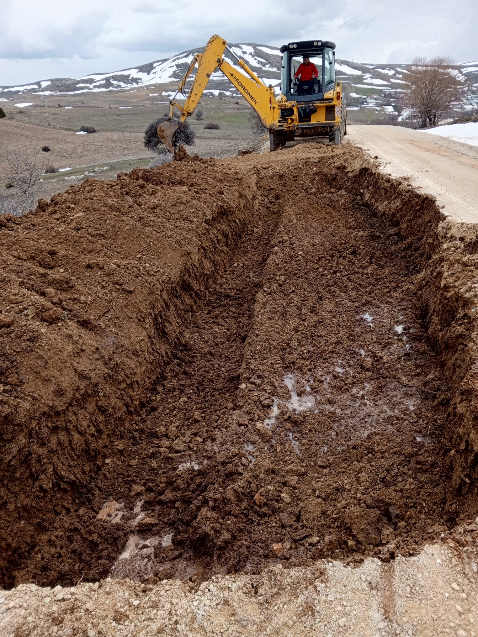 Yıldızeli Kırkpınar köy yolu yeniden ulaşıma açıldı