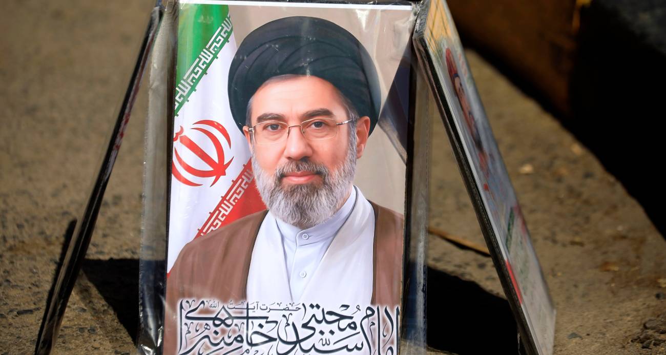 Reuters: "İran dini lideri Hamaney'in yüzü tanınmaz halde"