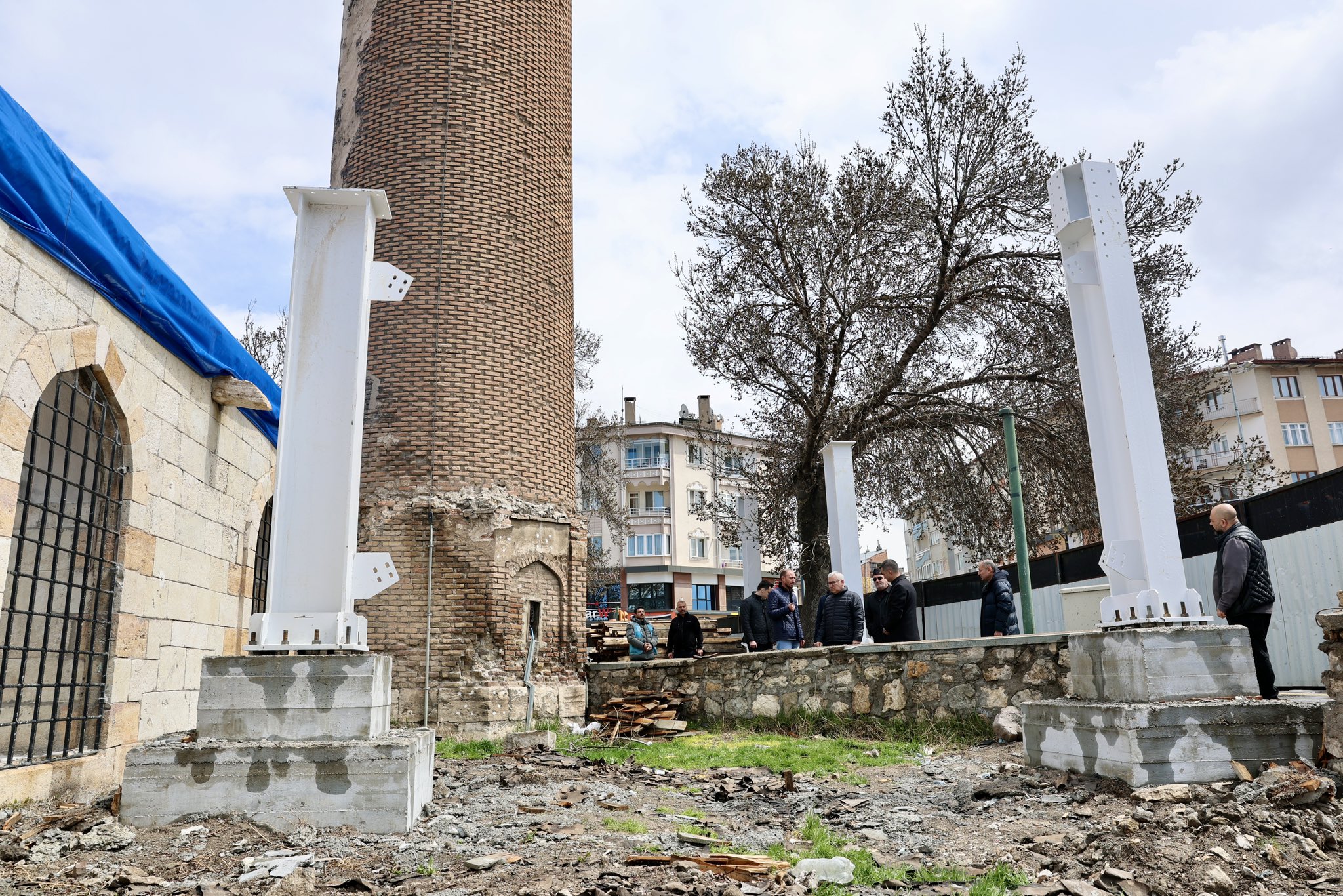 Tarihi Ulu Cami minaresinde iskeleler yükseliyor