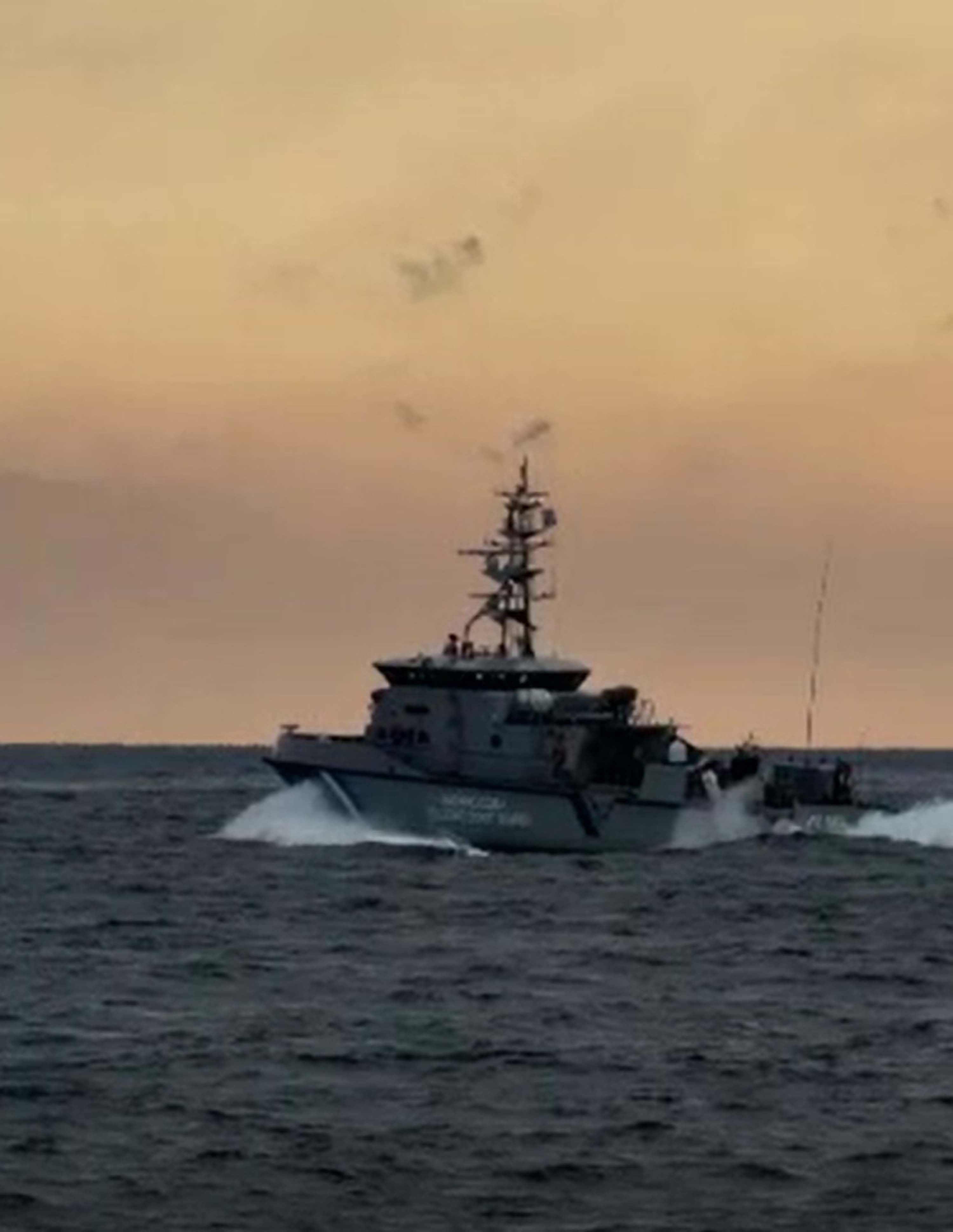 Türk balıkçı teknesini taciz eden Yunan unsurları, bölgeden uzaklaştırıldı