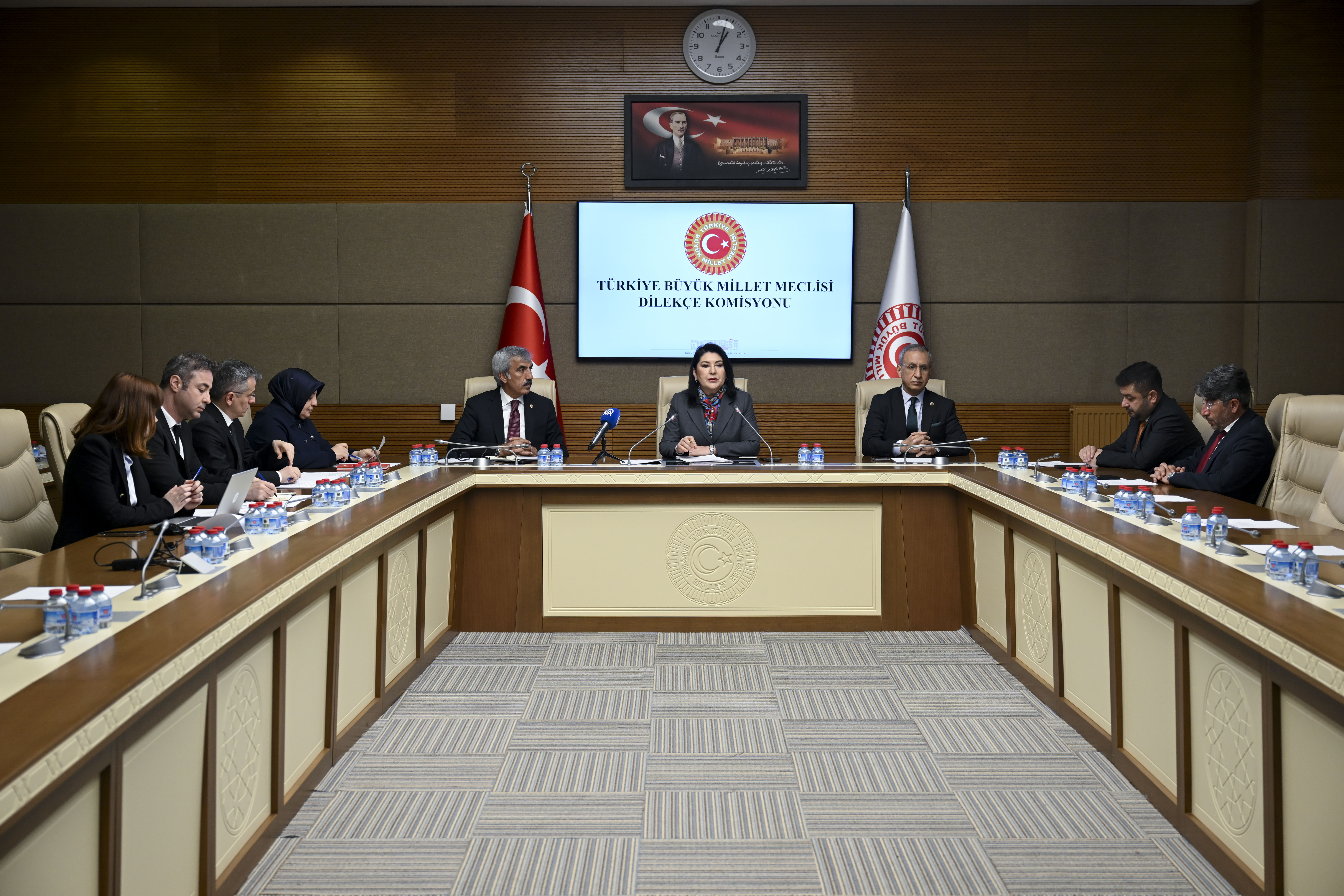 Çocukların dilekleri Meclis'te sergilenecek