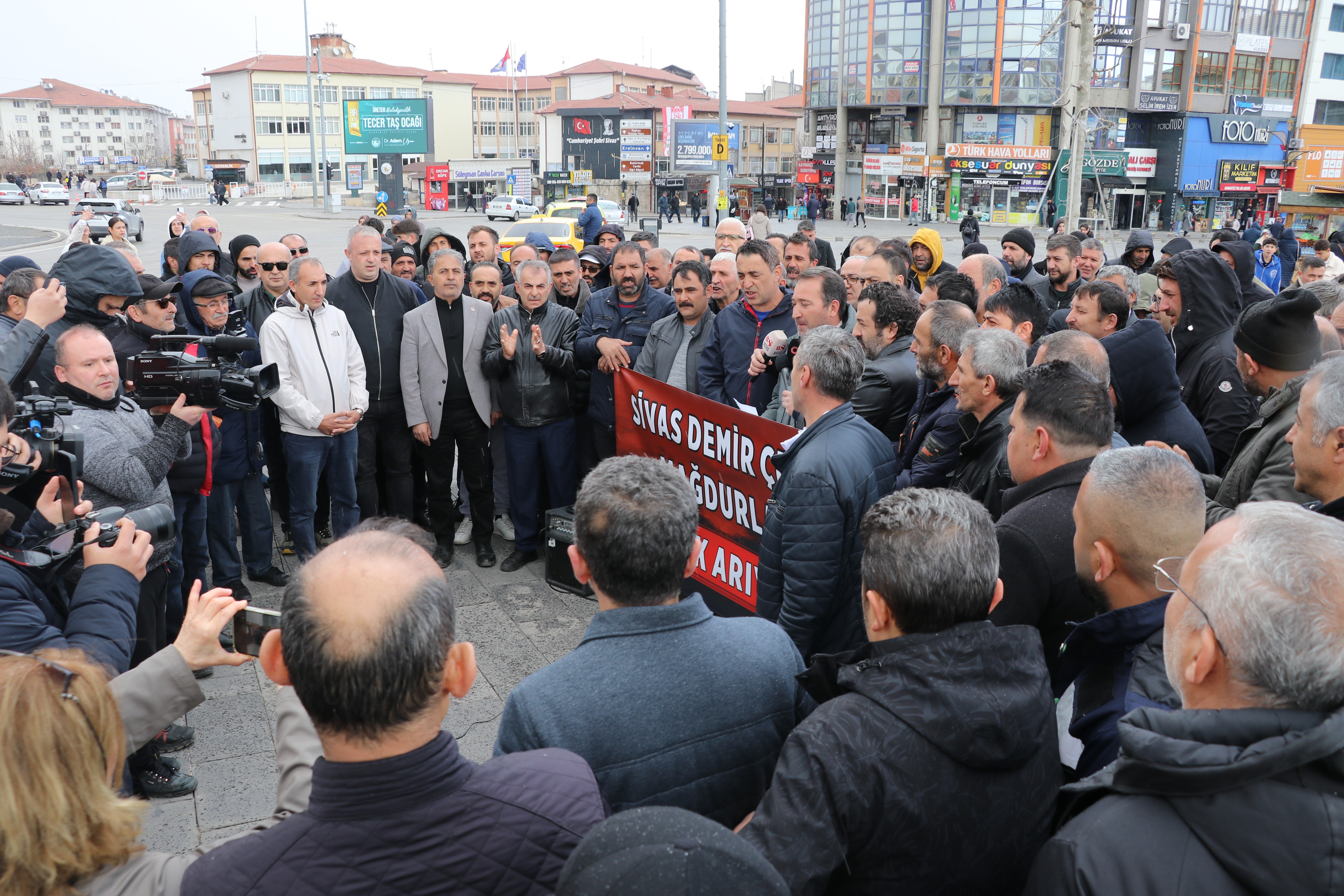 Fikri Pınarlı: "Hakkı yenenin SİDEMİR işçisinin yanındayız"