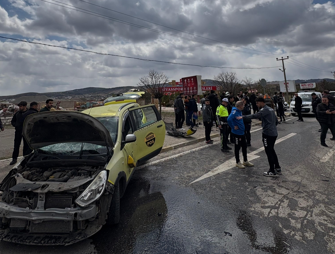 Son dakika: Sivasspor altyapı oyuncularını taşıyan araç kaza yaptı: 1’i ağır 6 yaralı