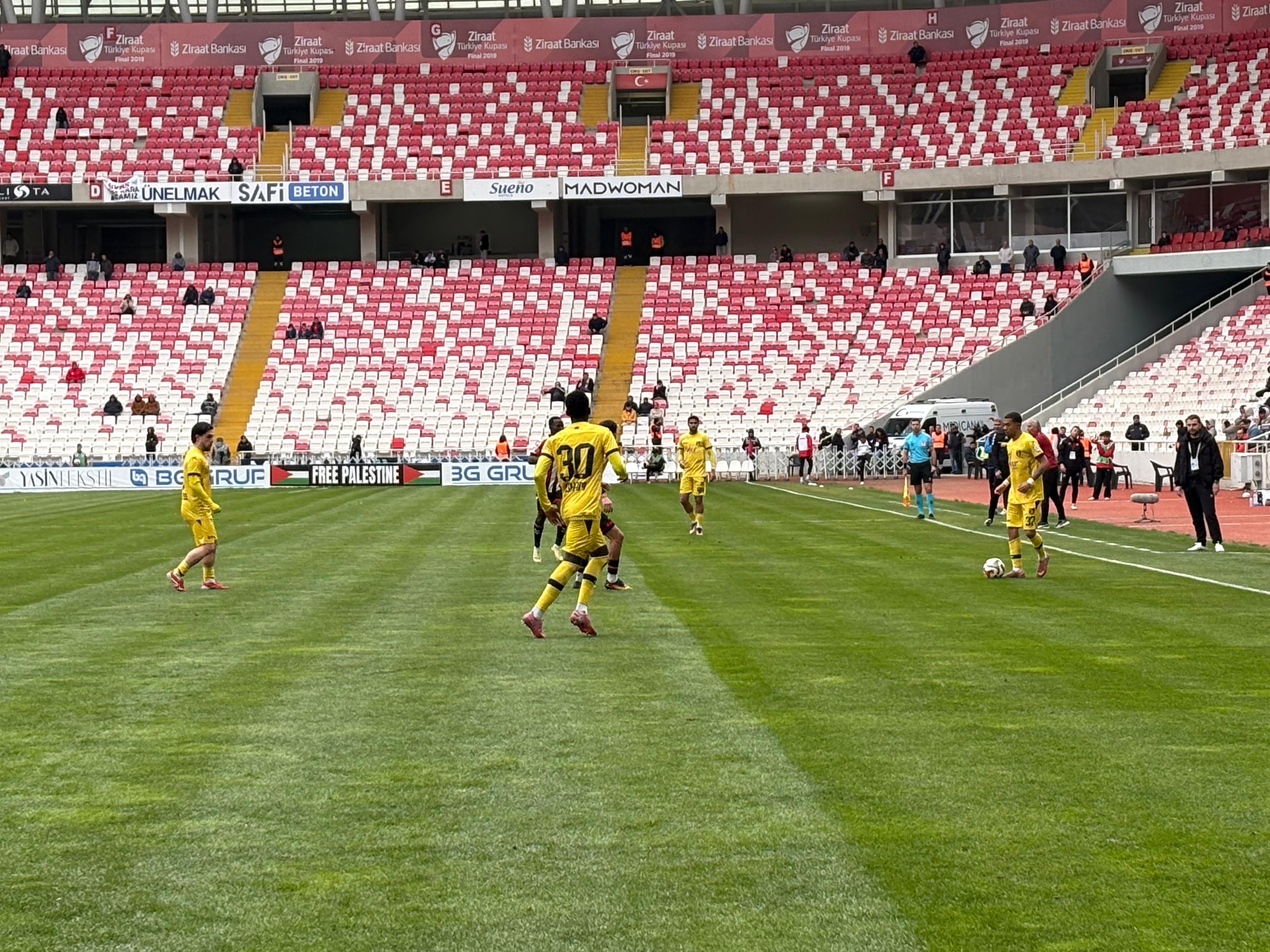 Sivasspor – İstanbulspor maçında ilk yarıda beraberlik