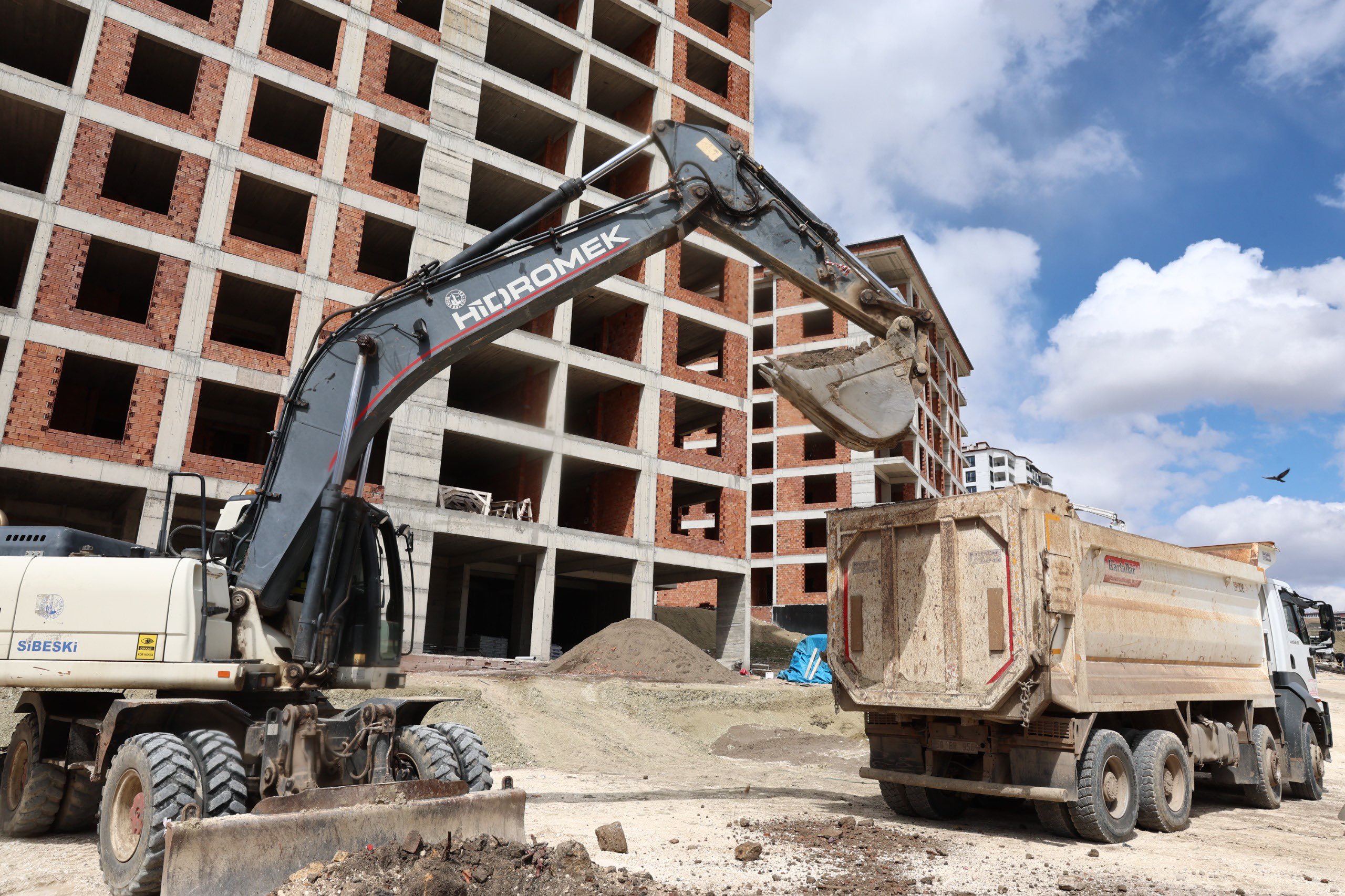 Sivas Belediyesinden üç mahallede eş zamanlı altyapı ve üstyapı hamlesi