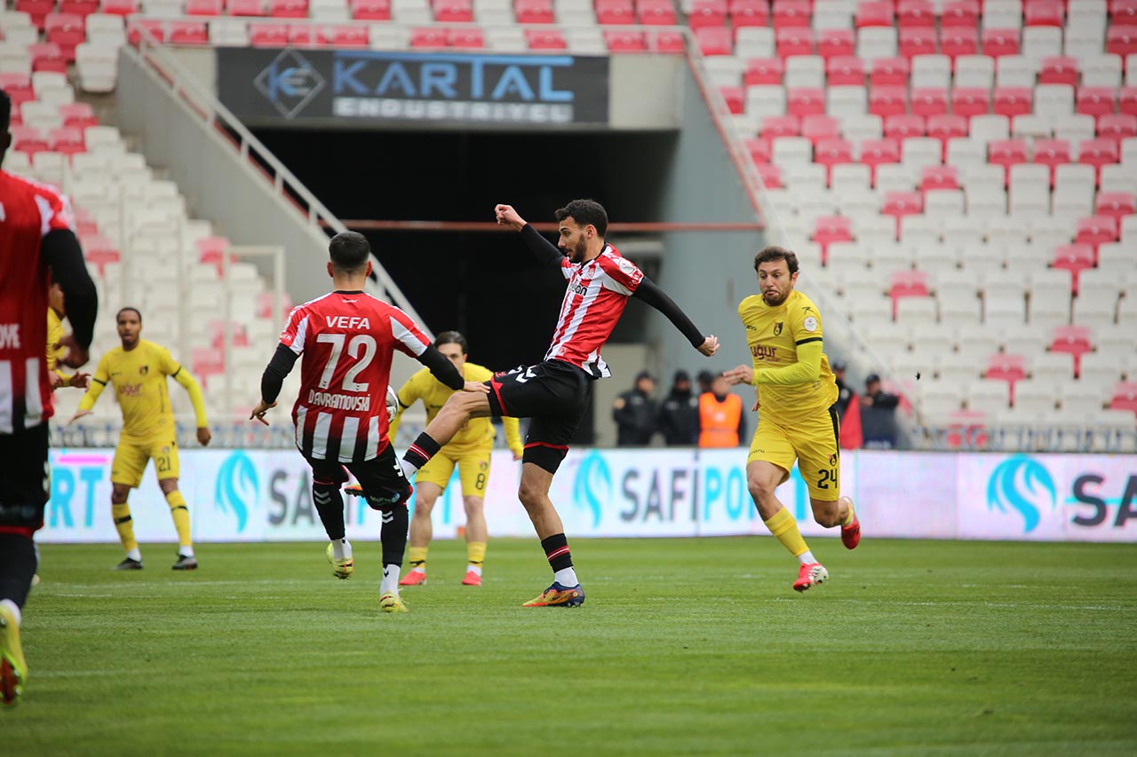 Sivasspor'un play-off umutları 11. yenilgiyle sonuçlandı