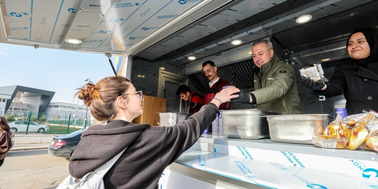 Başkan Uzun’dan öğrencilere çorba ikramı