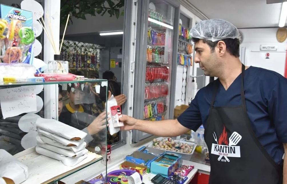 “Eğitimde şiddete hayır” diyerek kantini kapattı