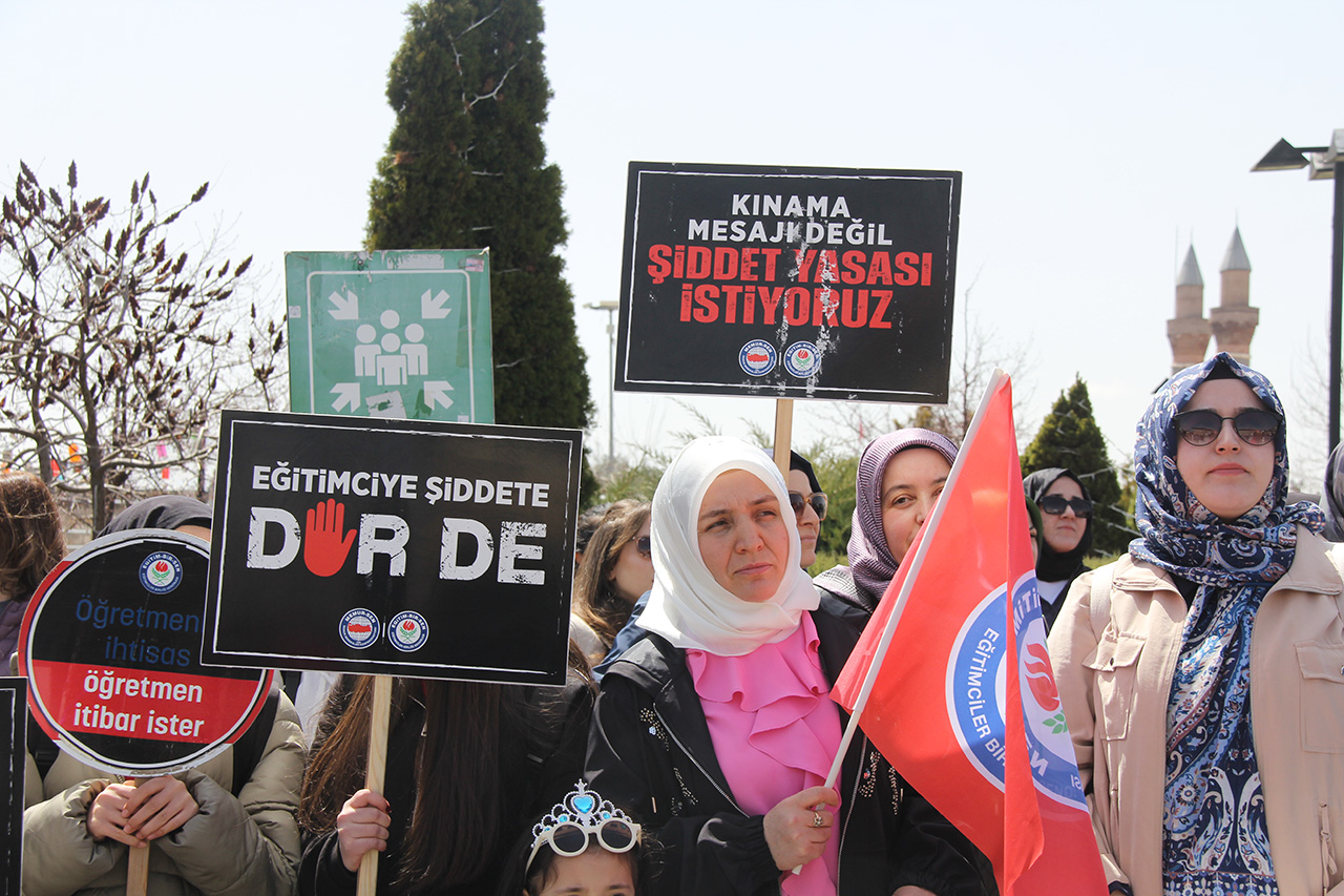 Sivas’ta eğitimciler ayakta! Şiddete karşı iş bıraktılar