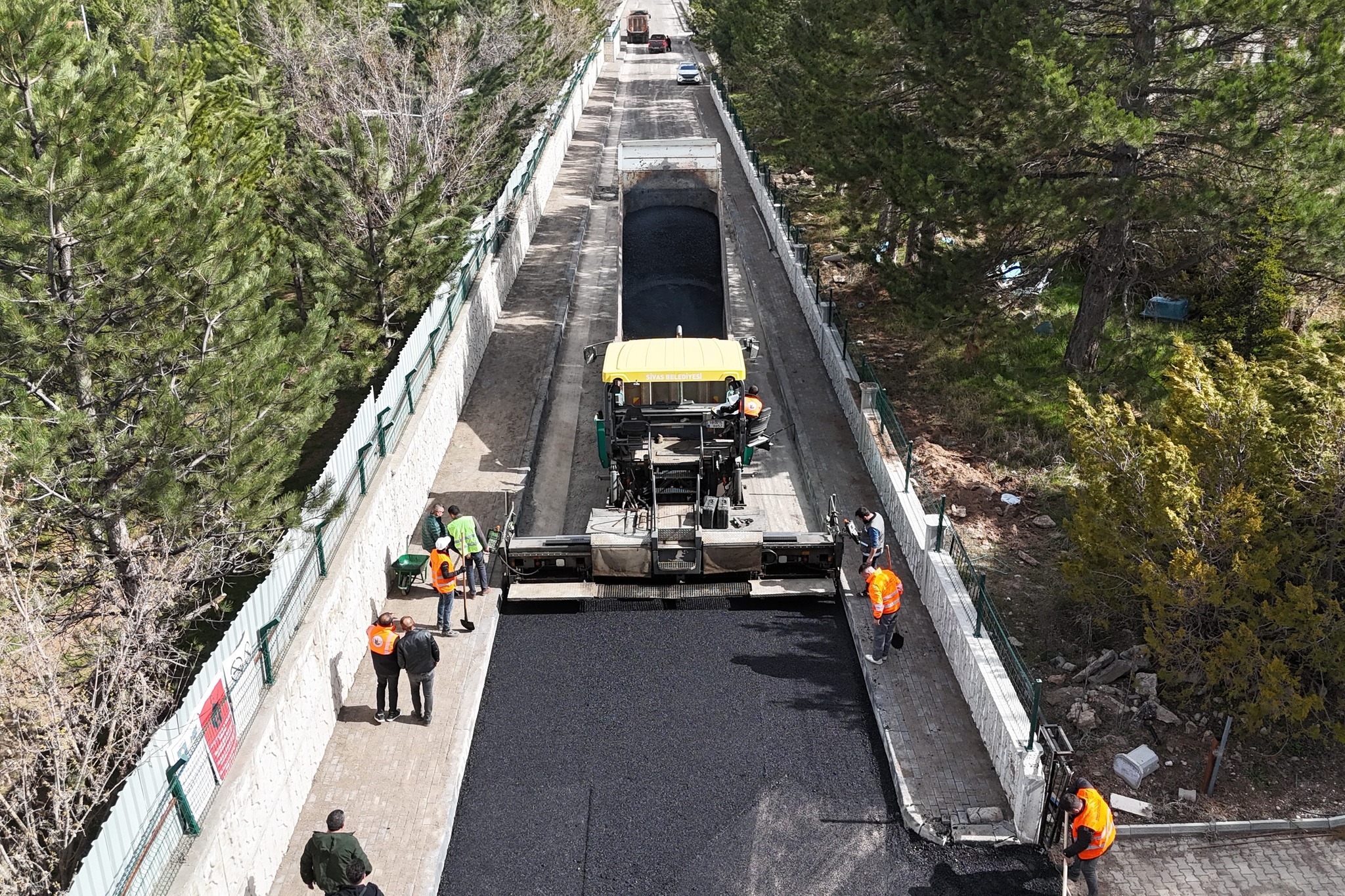 Sivas’ta yol yenileme çalışmaları devam ediyor
