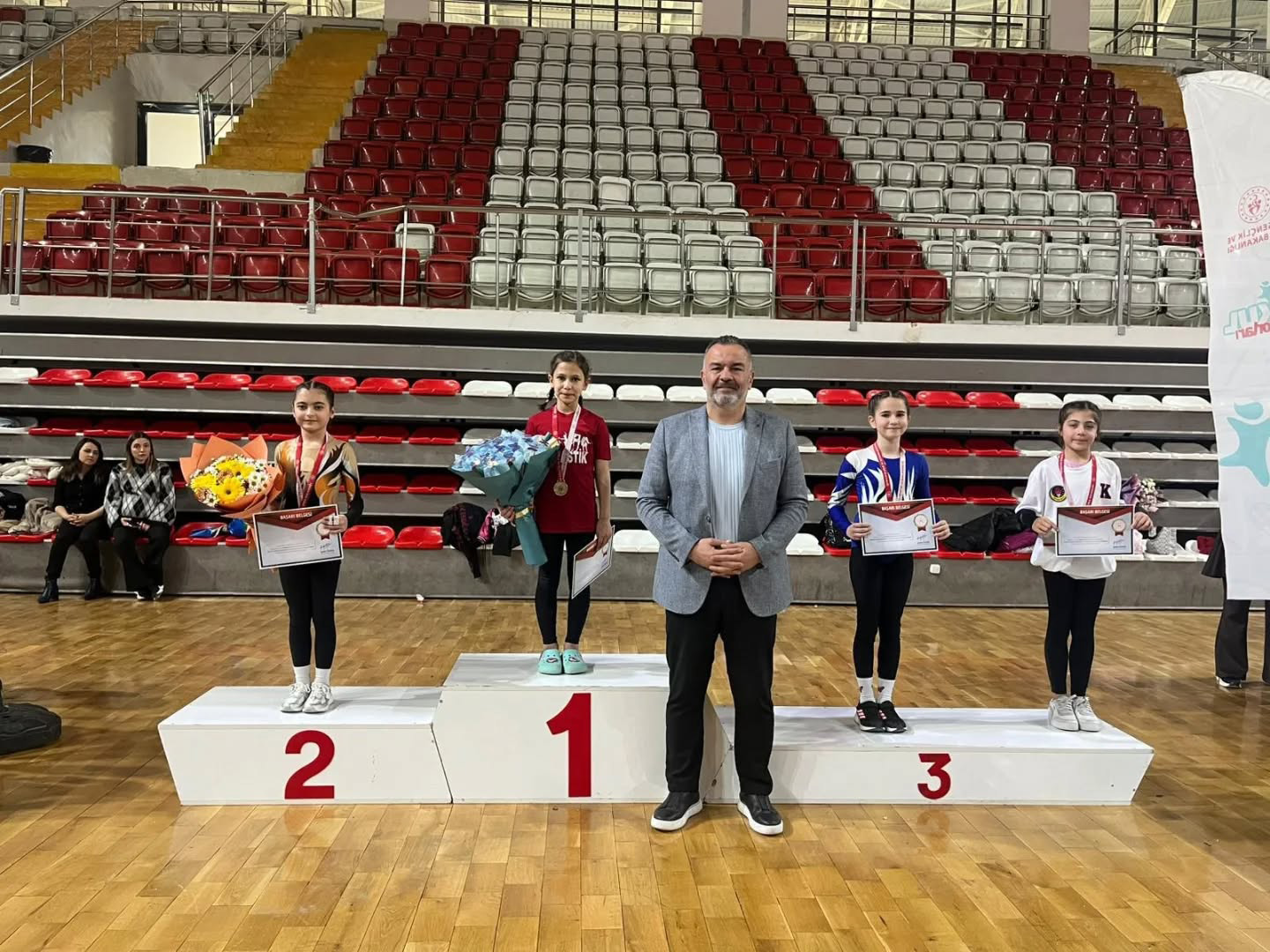 Cimnastikte madalyalar sahiplerini buldu