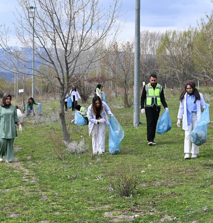 Çevreci öğrencilerden örnek çalışma