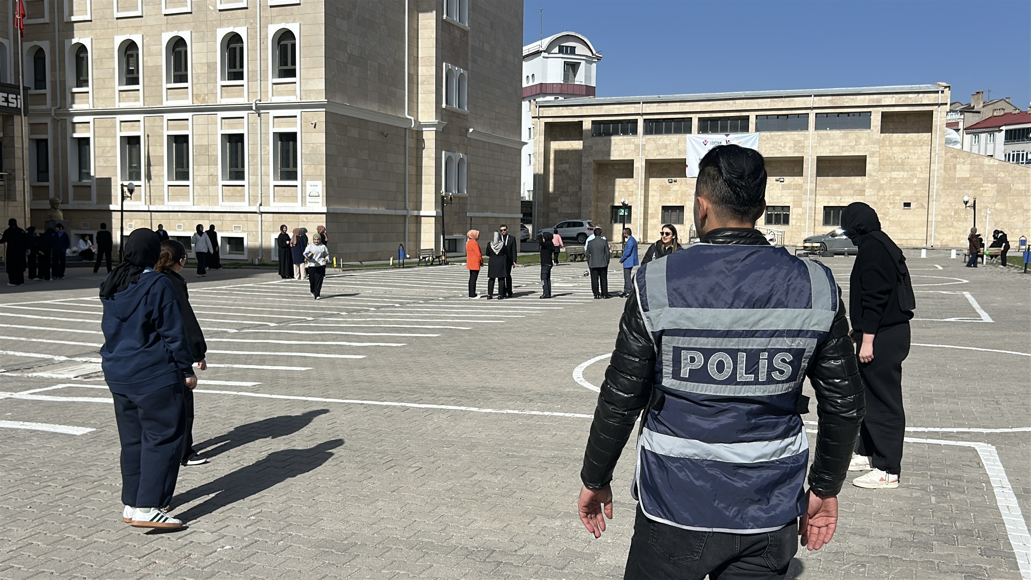 Sivas'ta okullarda güvenlik alarmı!