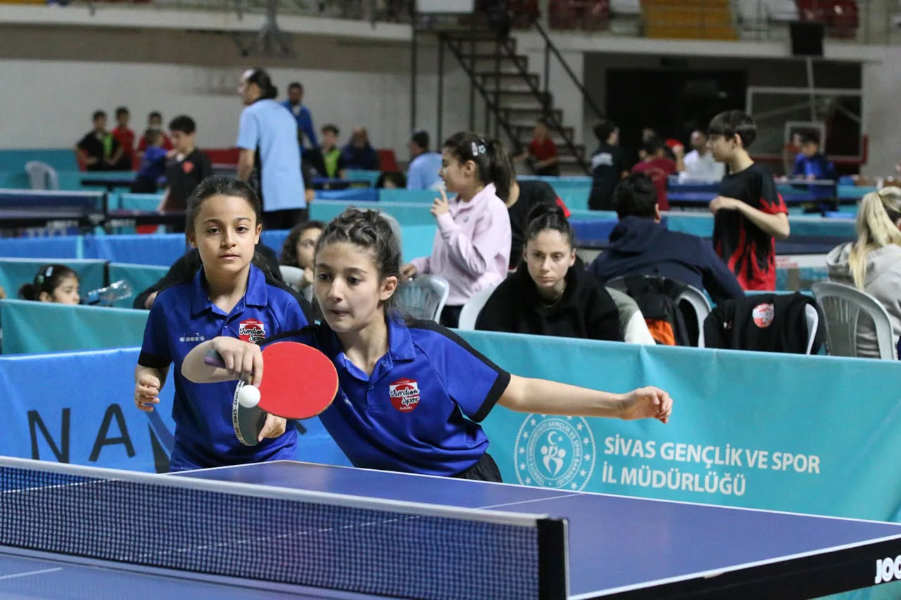 Sivas’ta masa tenisi heyecanı sürüyor