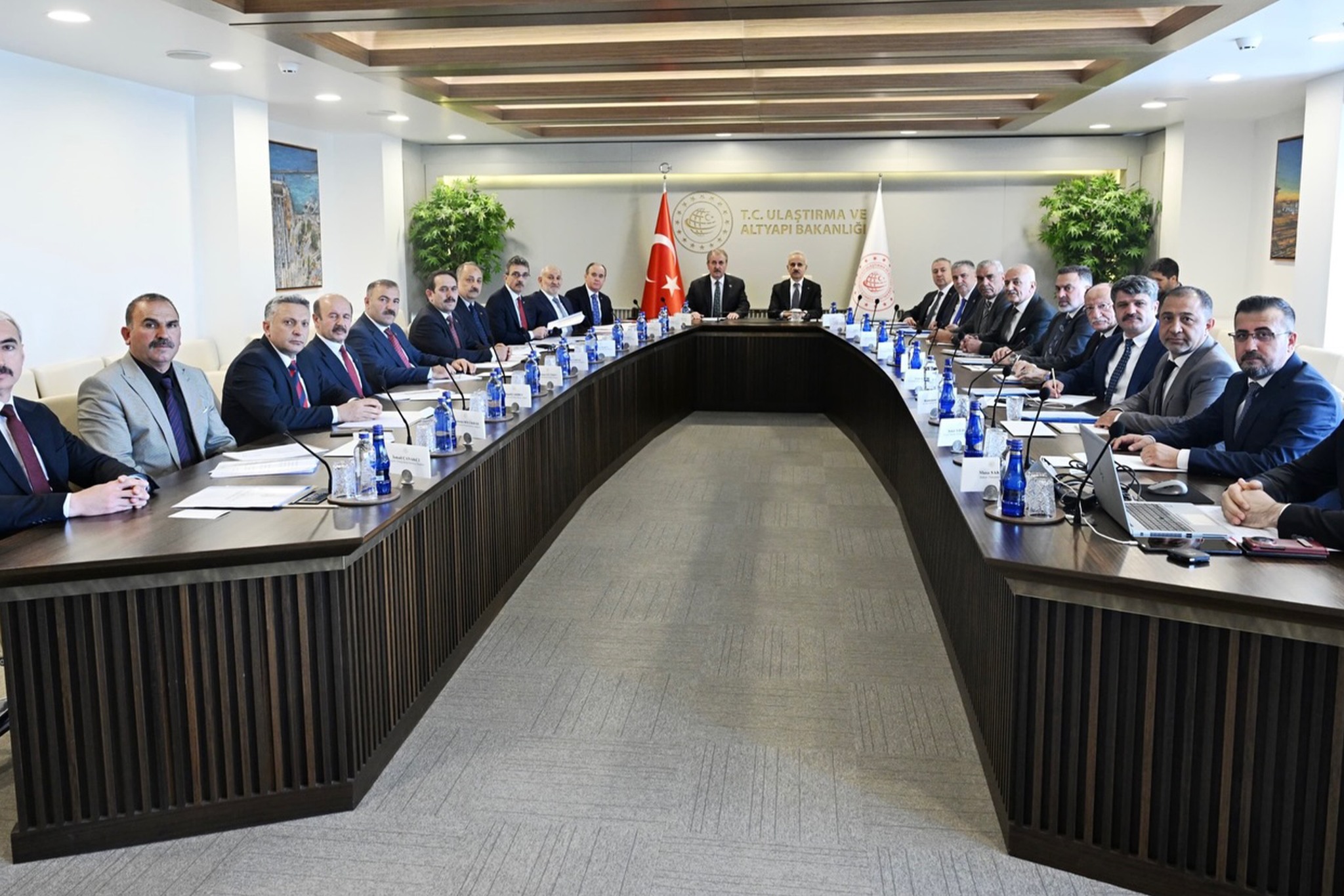 Şarkışla için Ankara çıkartması: Alt geçit ve kavşak projeleri Bakan Uraloğlu’na arz edildi