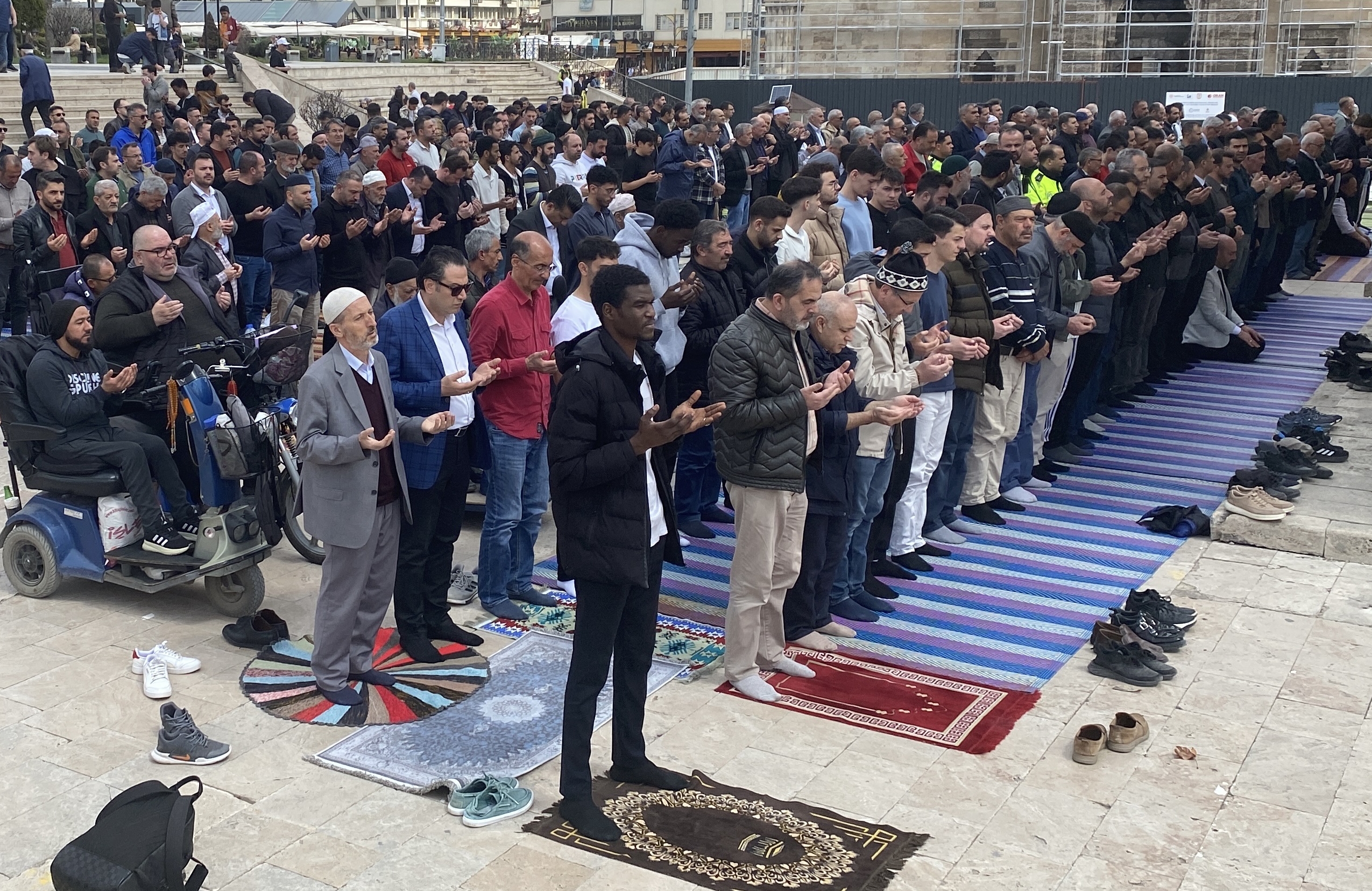 Sivas'ta okul saldırısında vefat edenler için gıyabi cenaze namazı