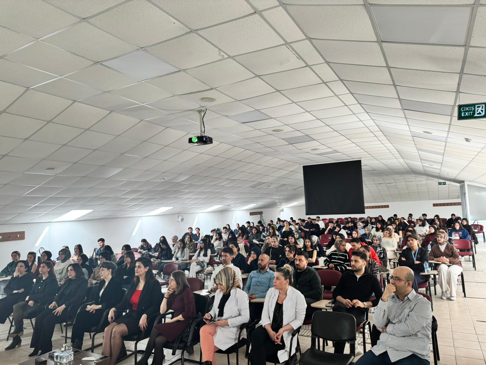 Öğrencilere mülakat teknikleri anlatıldı
