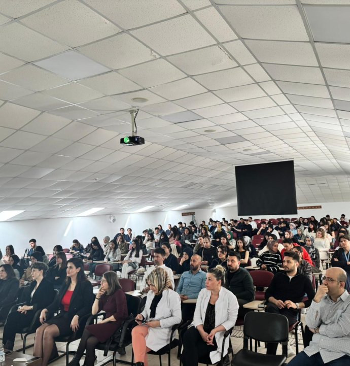 Öğrencilere mülakat teknikleri anlatıldı