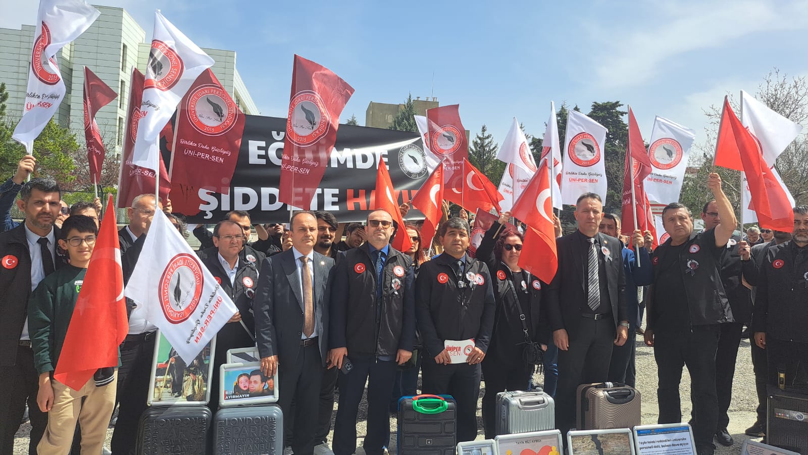 ÜNİPERSEN’den YÖK önünde eylem