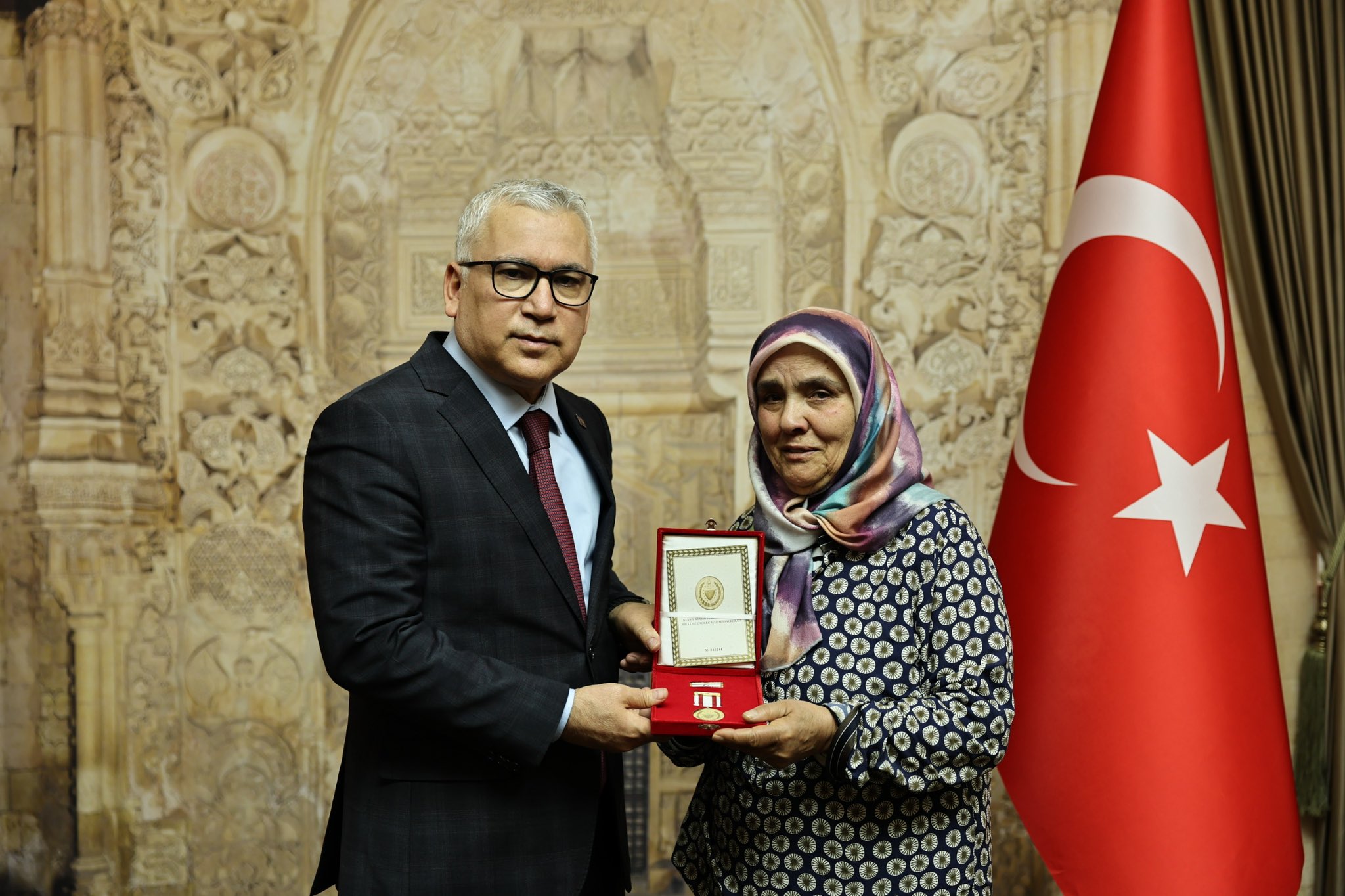 Şimşek’ten gazi eşine Milli Mücadele Madalyası Beratı