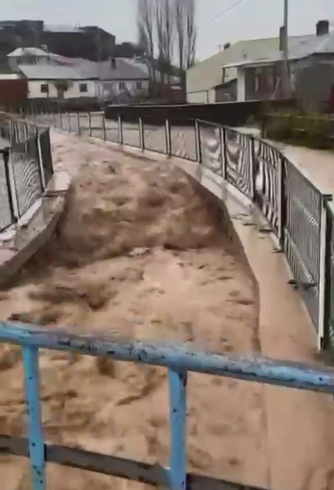 Sivas’ta kuvvetli yağış taşkınlara neden oldu