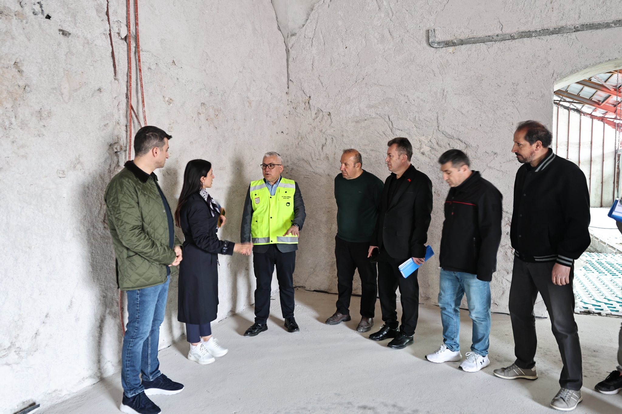 Vali Şimşek, inşaatı süren yeni YHT gar binasını inceledi