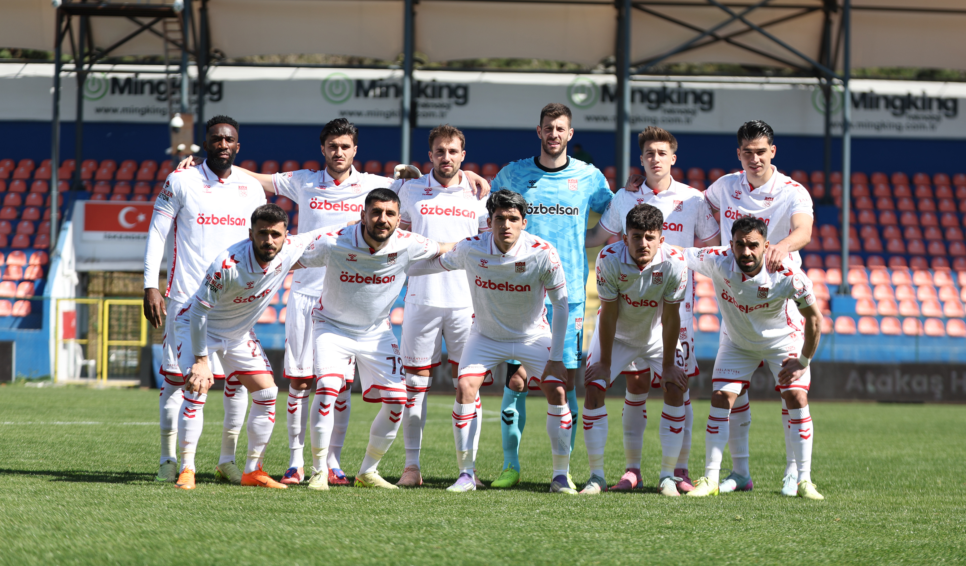 Sivasspor özel formayla sahada!