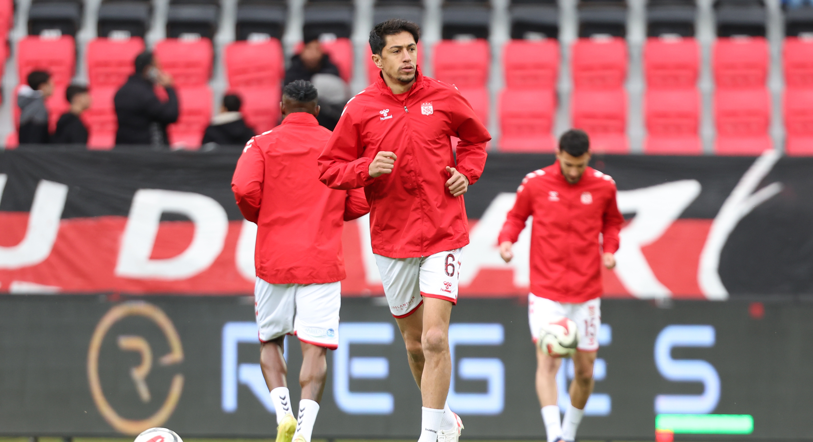 Sivasspor maç öncesi ısınmada!