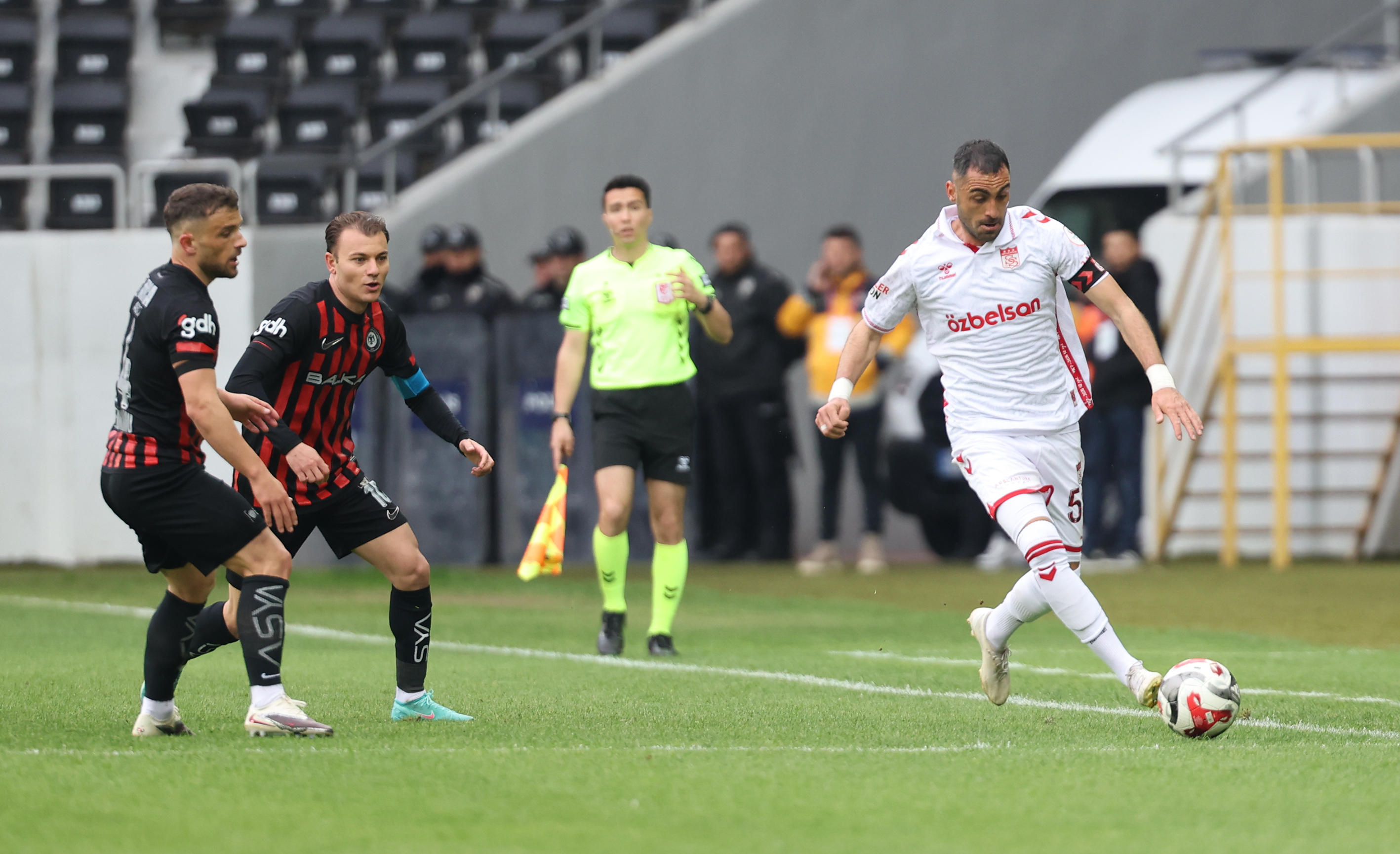 Çorum’da ilk yarıda goller paylaşıldı: 1-1