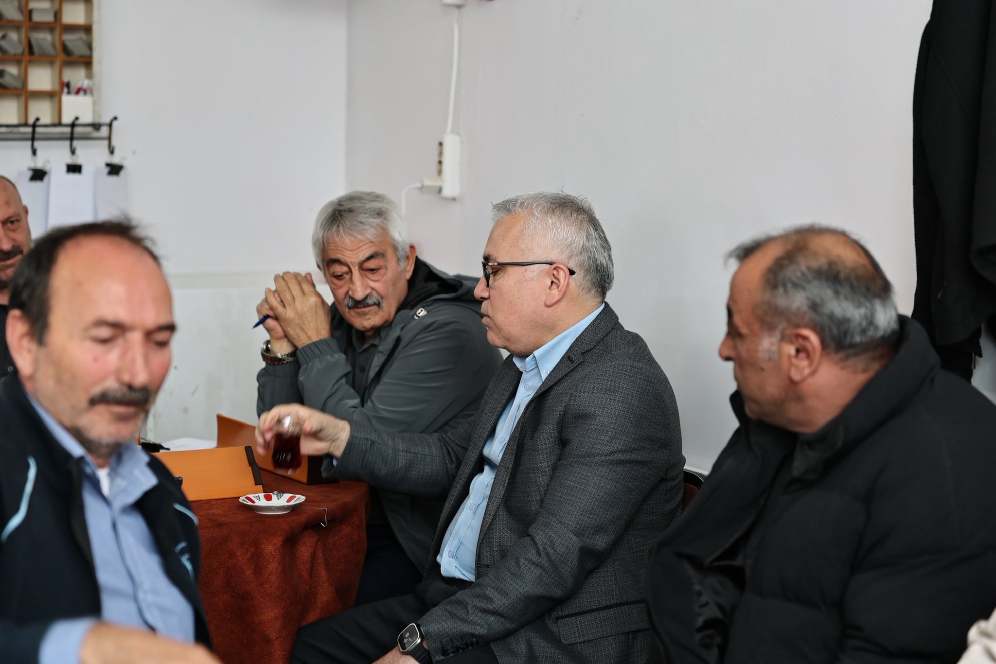 Vali Yılmaz Şimşek Dikilitaş esnafıyla bir araya geldi