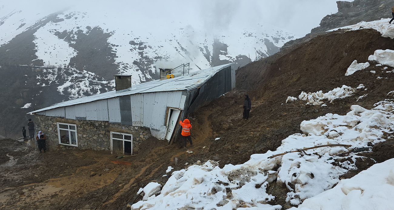 Bahçesaray’da heyelan paniği