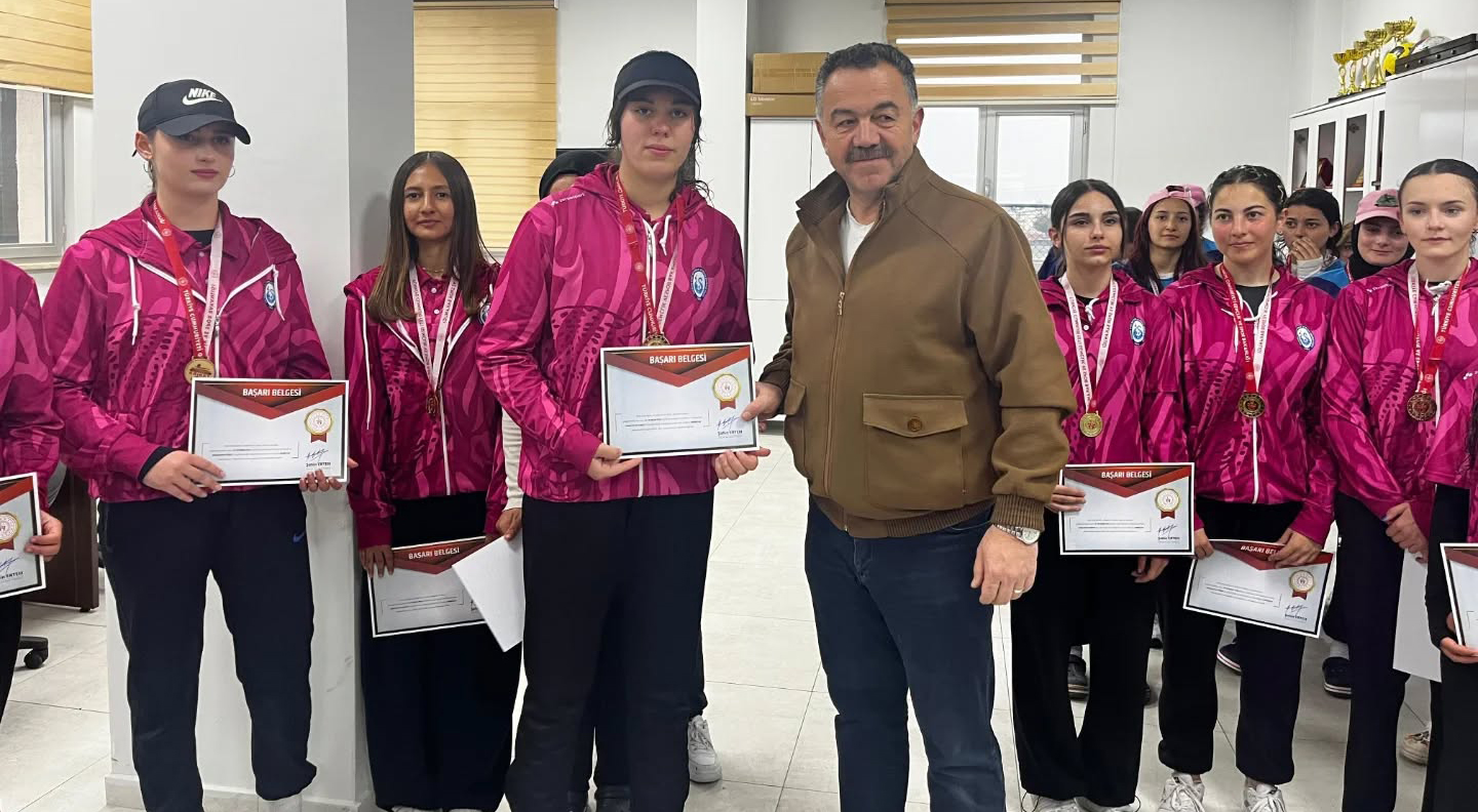 Krikette ödüller sahiplerini buldu