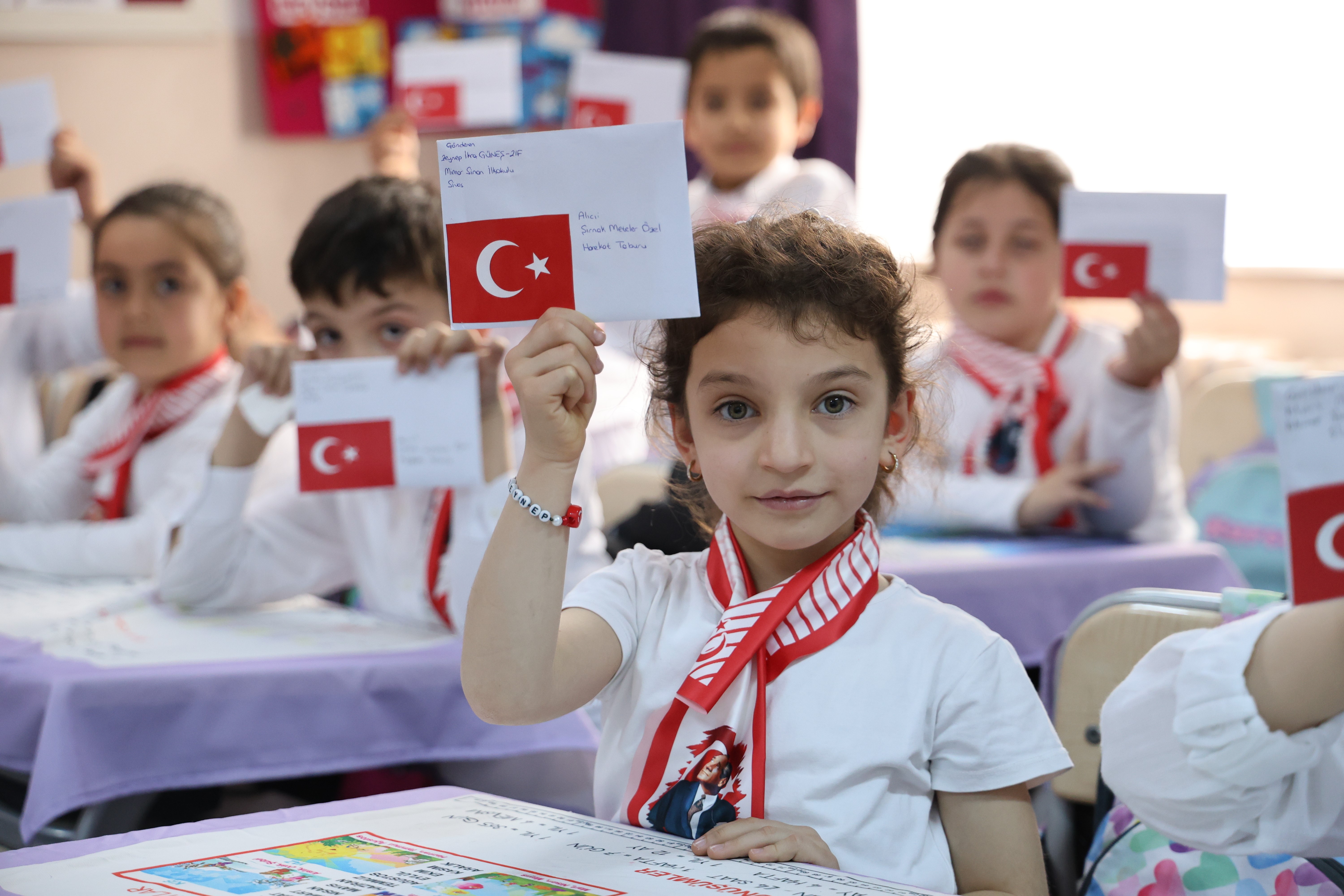 Sivas’ta yürek ısıtan anlar! Öğrencilerden askere mektup