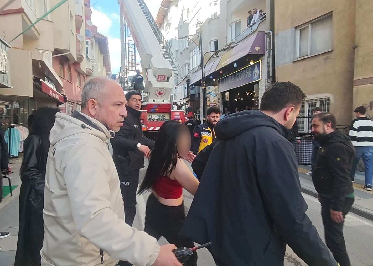 Sivas'ta alkolün etkisindeki kadın polise zor anlar yaşattı