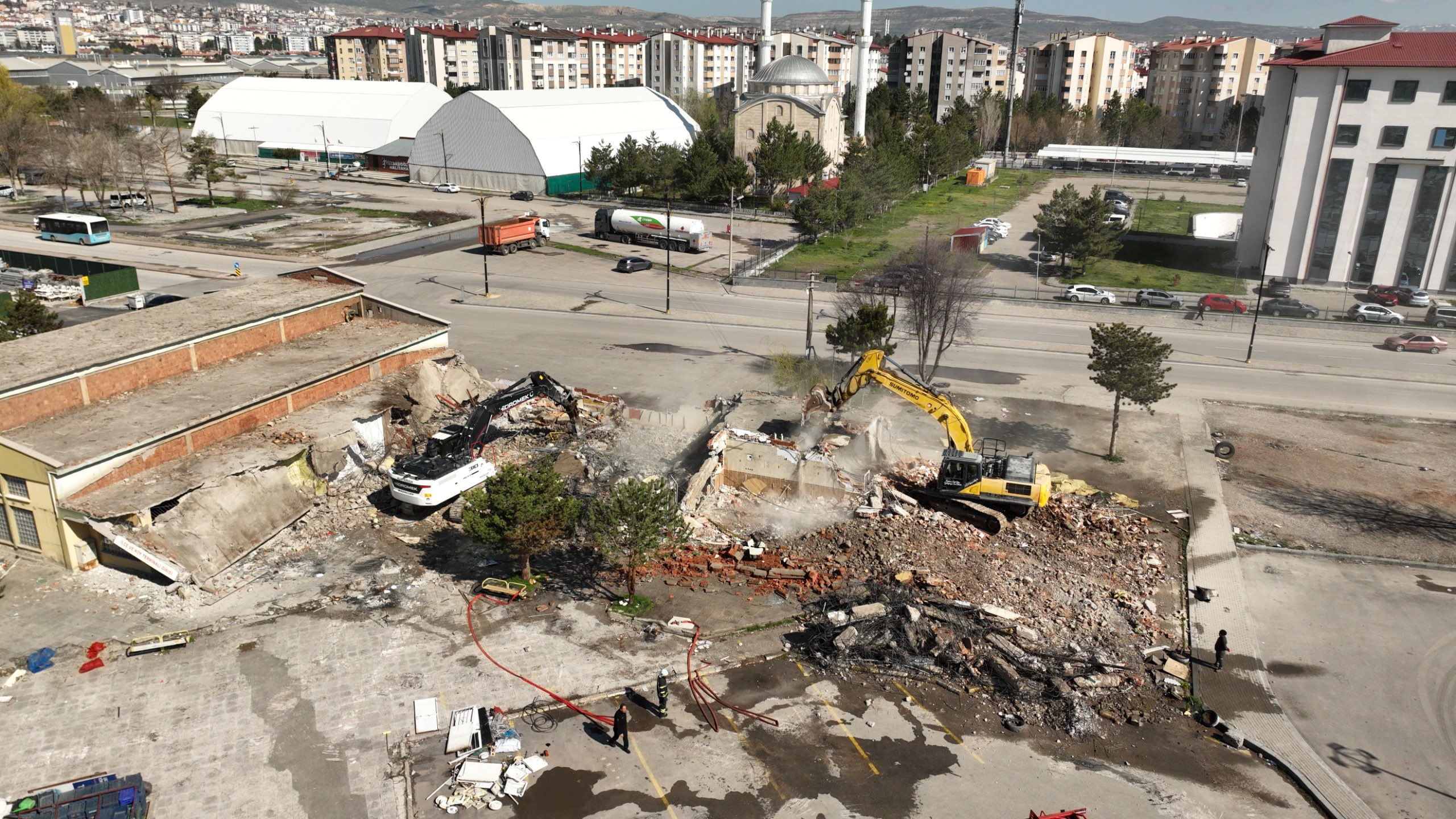 Sivas’ta eski terminalde yıkım mesaisi