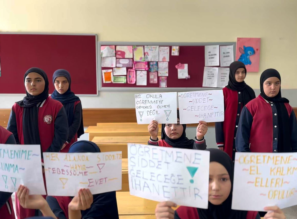 Sivas'ta öğrenciler ses yükseltti: "Biz okula öğrenmeye gidiyoruz, ölmeye değil!"